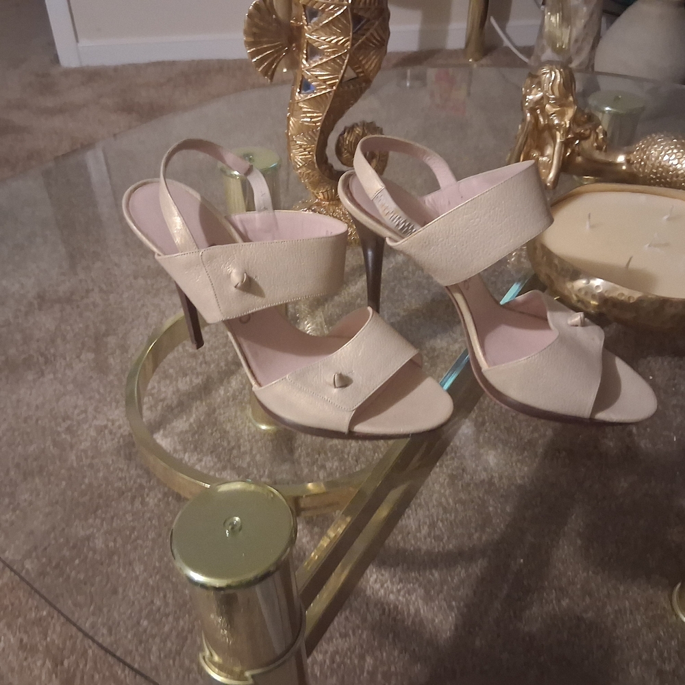 Salvatore Ferragamo Women's Beige Heels - Picture 2 of 3